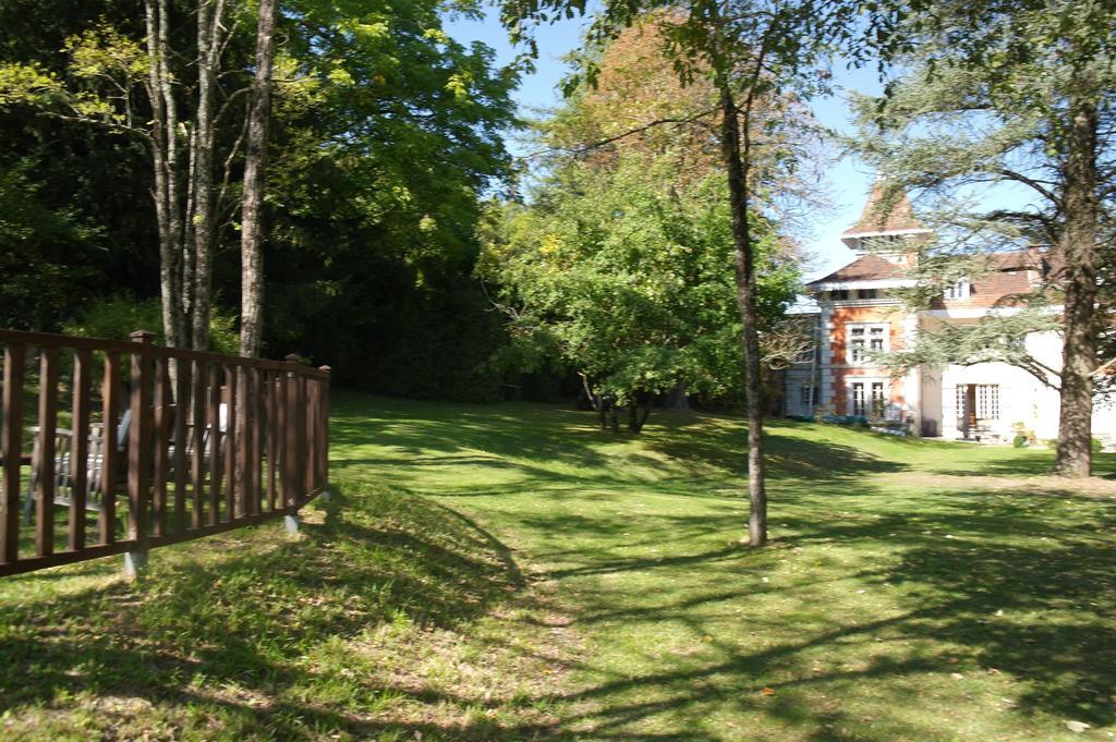 Bed and Breakfast Le Chalet De Luxe Saint-Severin Экстерьер фото