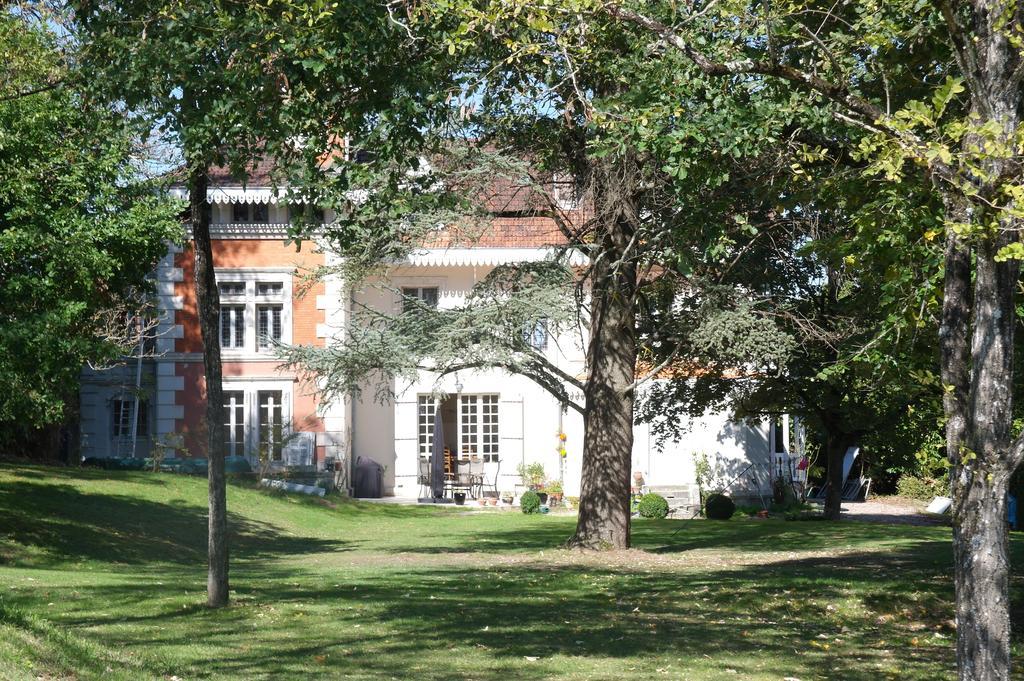 Bed and Breakfast Le Chalet De Luxe Saint-Severin Экстерьер фото