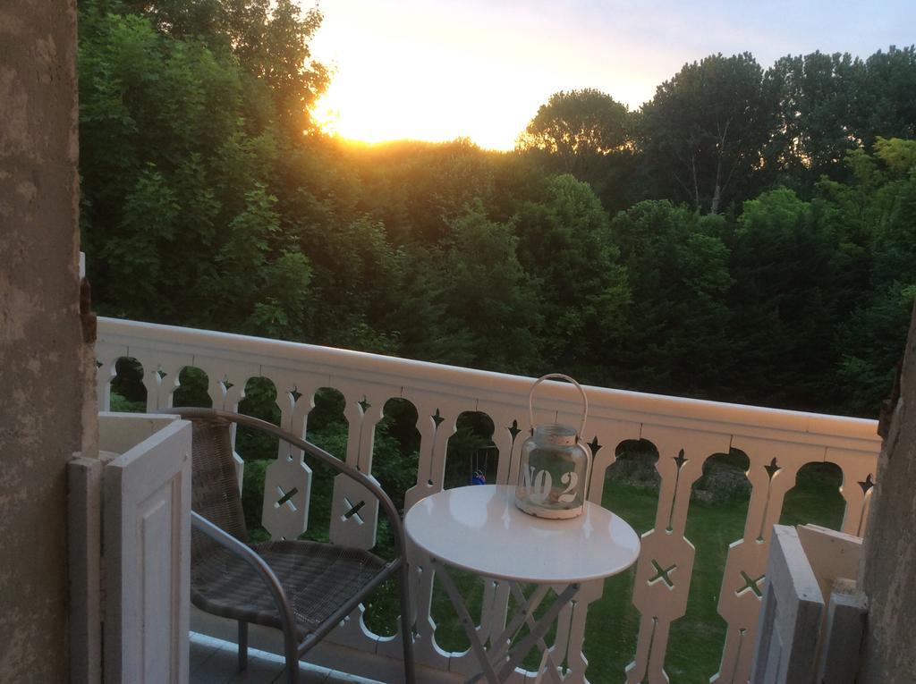 Bed and Breakfast Le Chalet De Luxe Saint-Severin Экстерьер фото