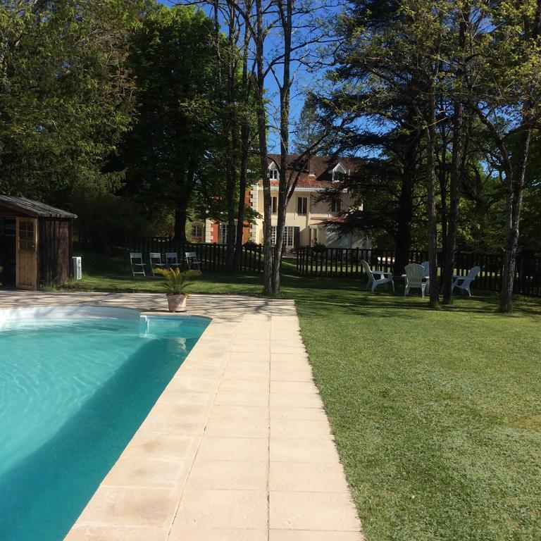 Bed and Breakfast Le Chalet De Luxe Saint-Severin Экстерьер фото